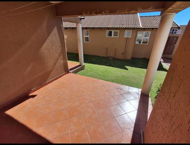 2 BEDROOM TOWNHOUSE FOR SALE IN MONDEOR